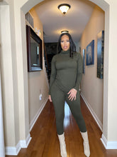 Load image into Gallery viewer, Kim Set in dark Olive