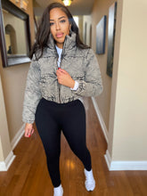 Load image into Gallery viewer, Denim puffer jacket in black